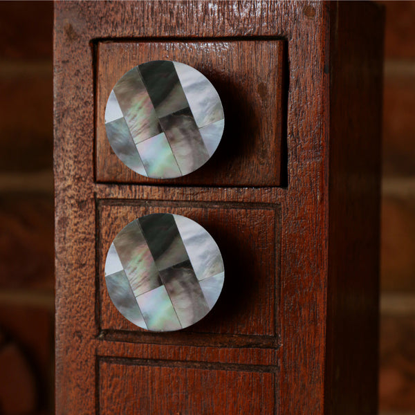 Set of Six Round Tahah MOP Knobs